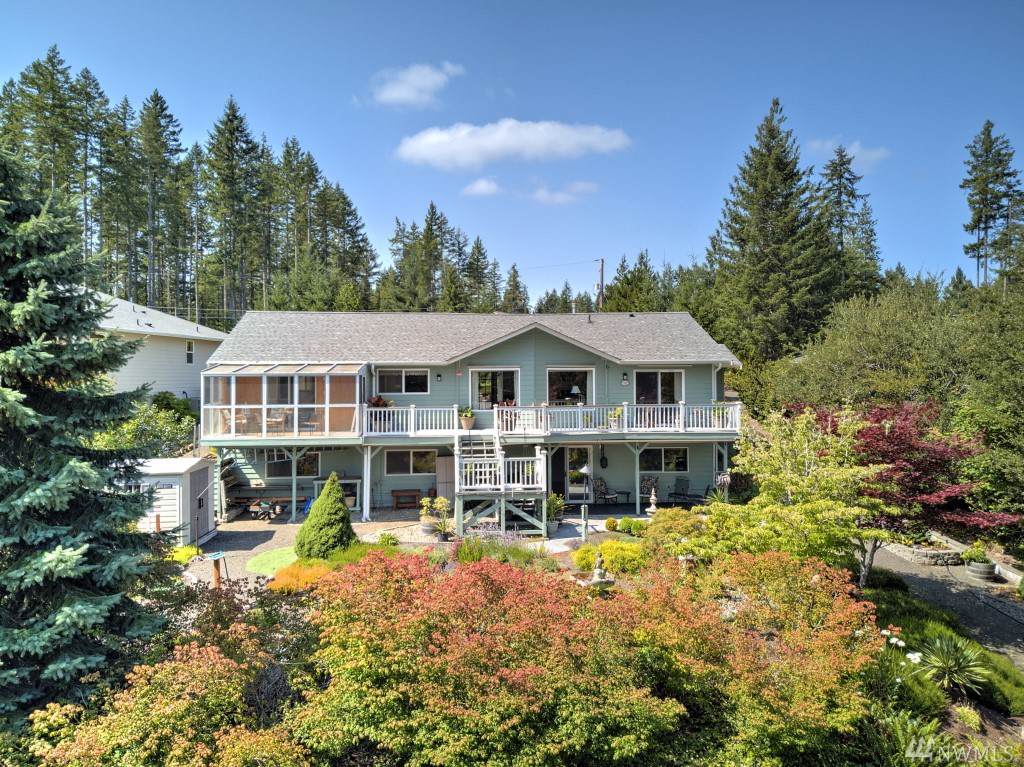 221 Connemara Wy - Photo 1