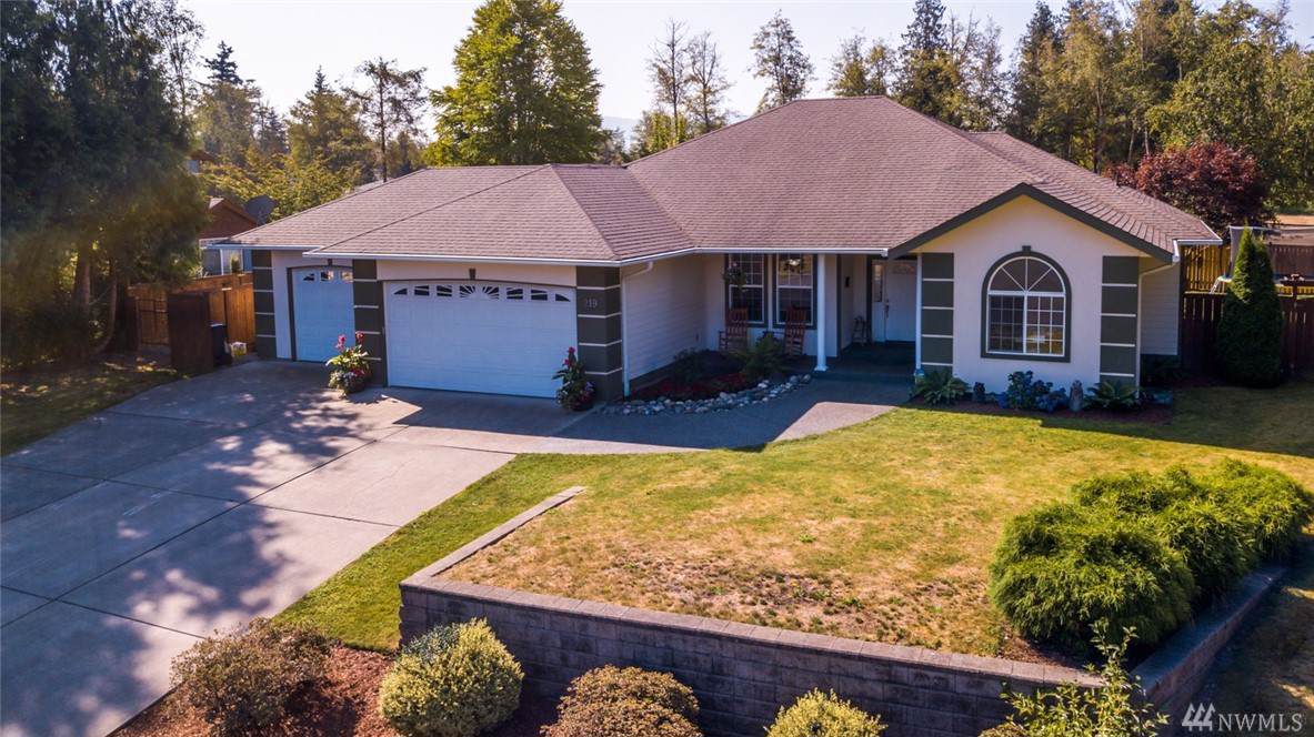 219 Oakdale Dr - Photo 1