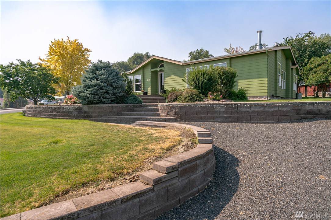 108 4th St - Photo 1