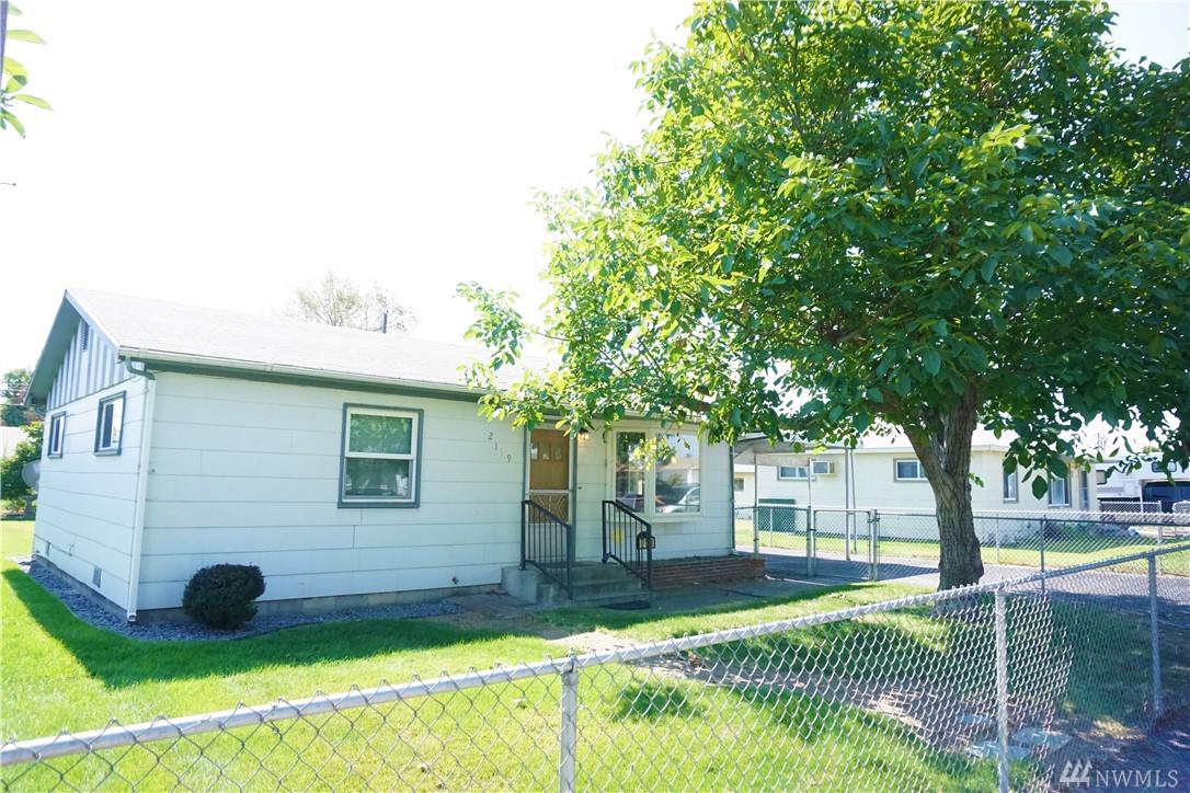 2119 W Peninsula Dr - Photo 1