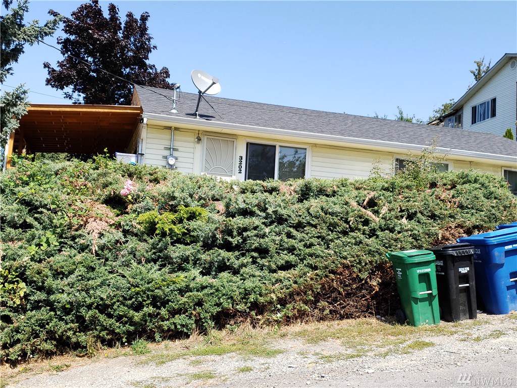 3202 Portland St - Photo 1