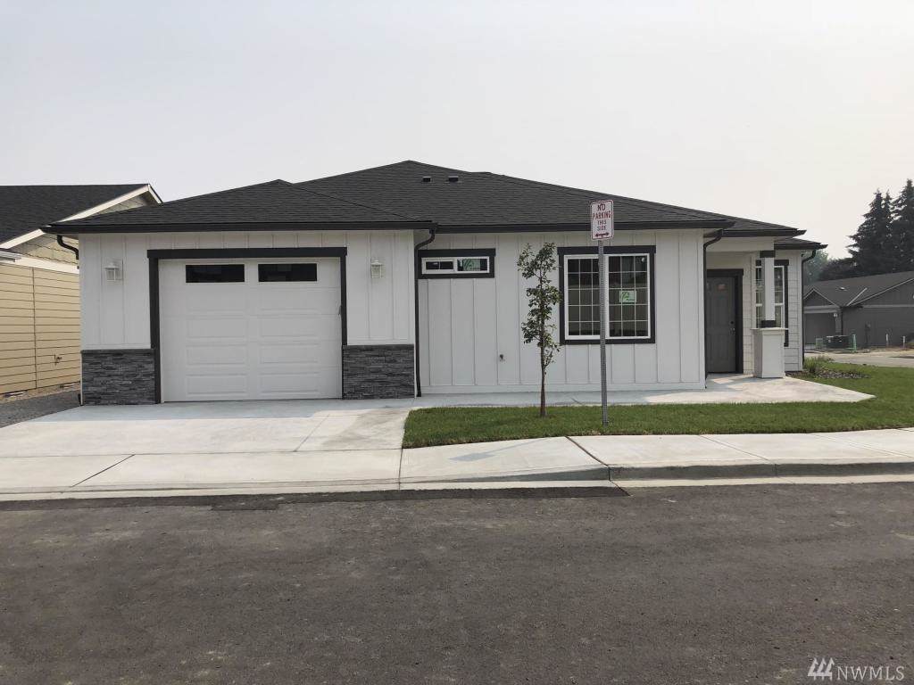 196 Pershing Cir - Photo 1