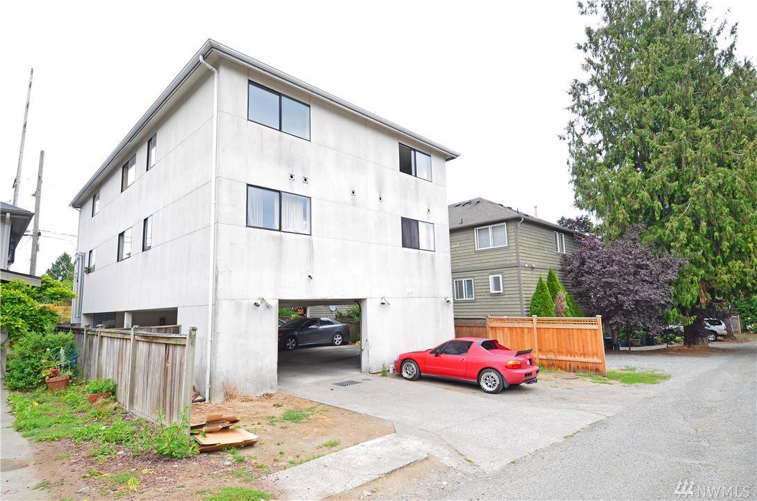 929 105th St - Photo 1