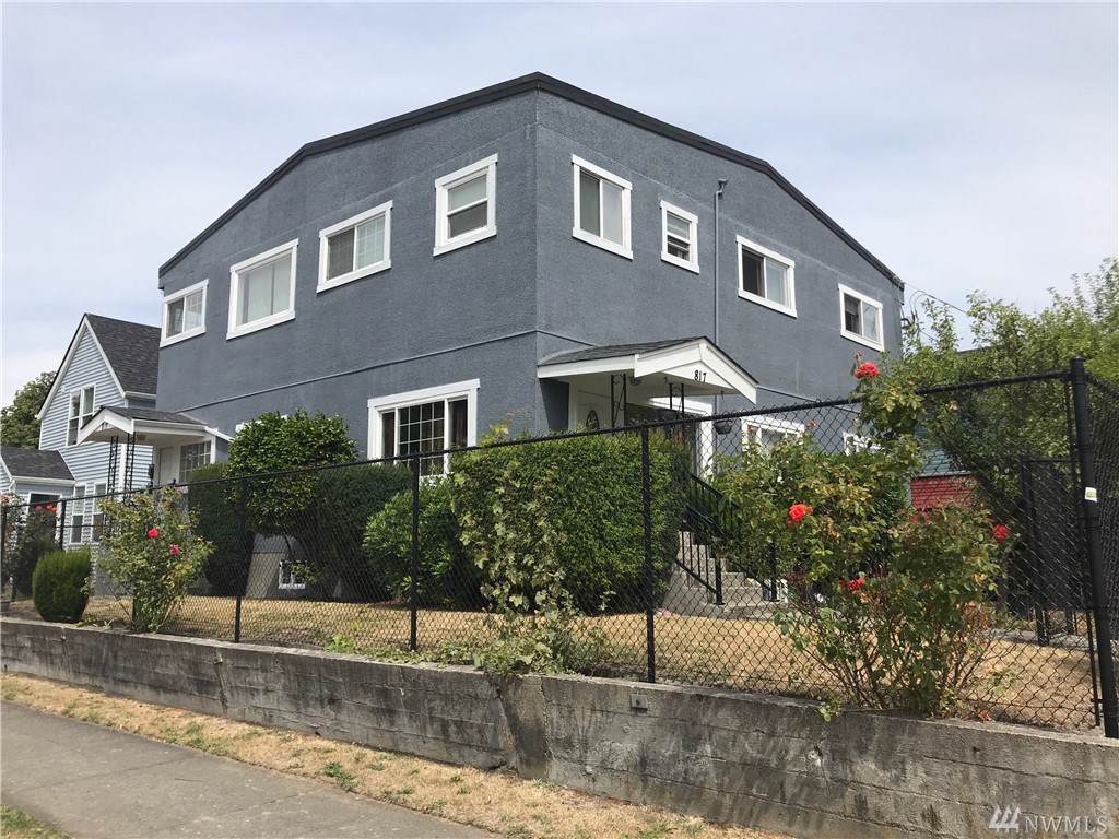 817 11th St - Photo 1