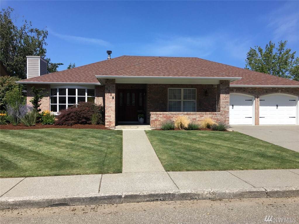 1718 Village Dr - Photo 1