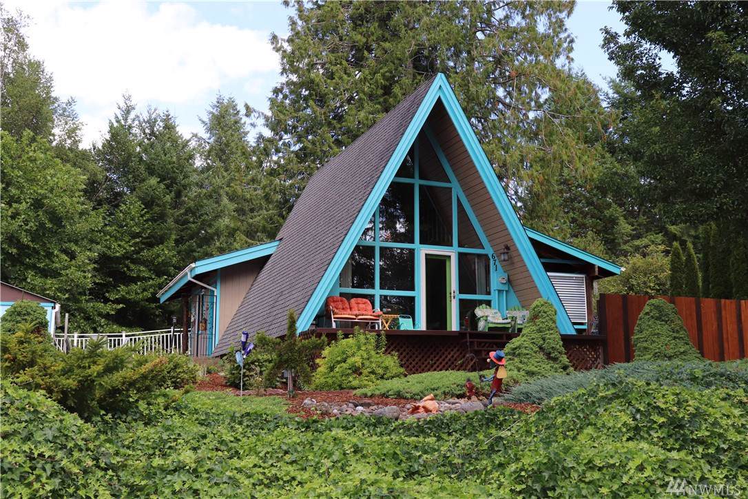 671 Crescent Dr - Photo 1