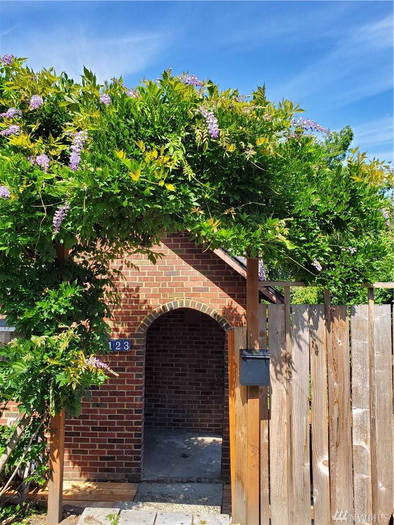 6123 Pilgrim St - Photo 1