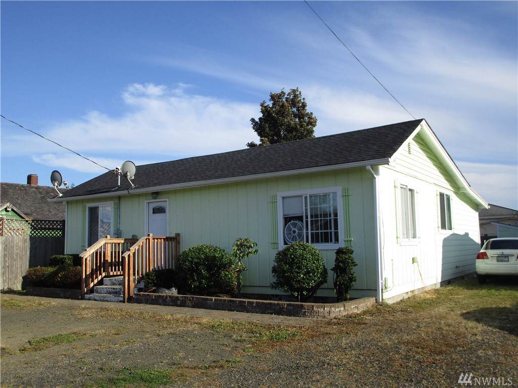 215 Cushing St - Photo 1