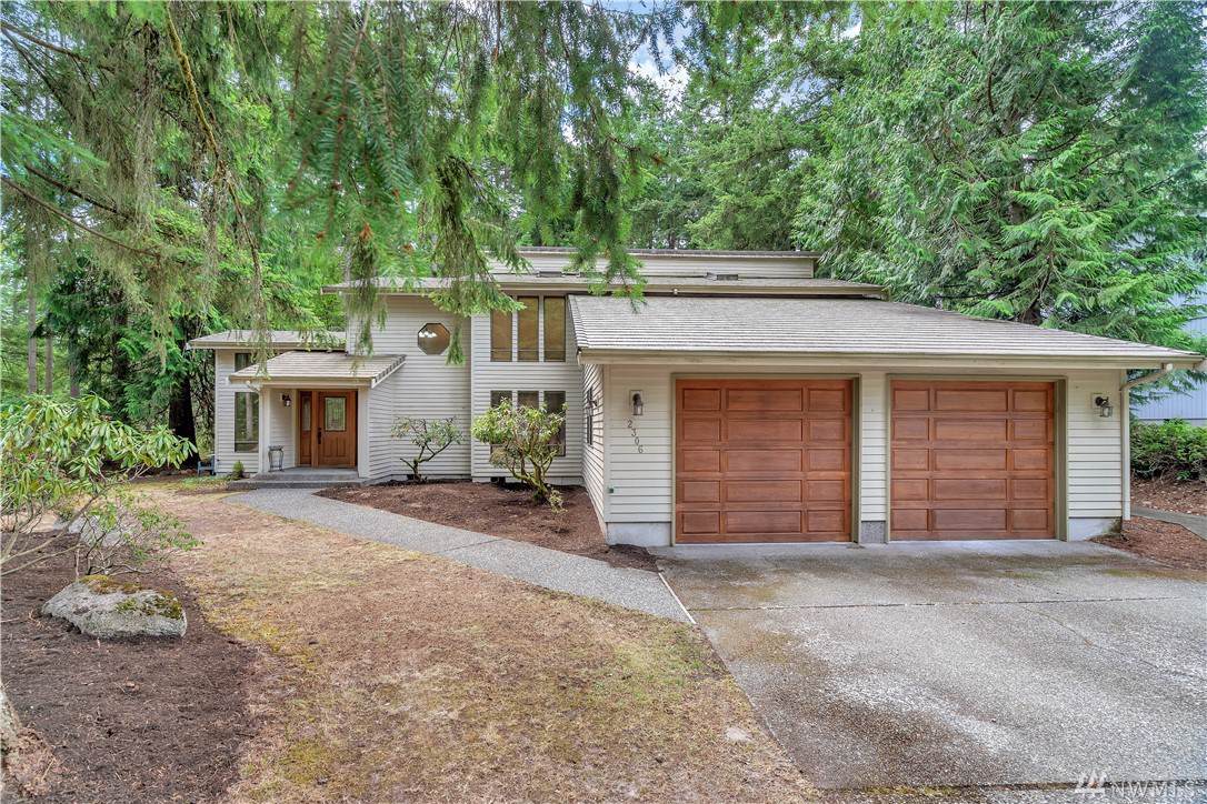 2306 35th Ave - Photo 1