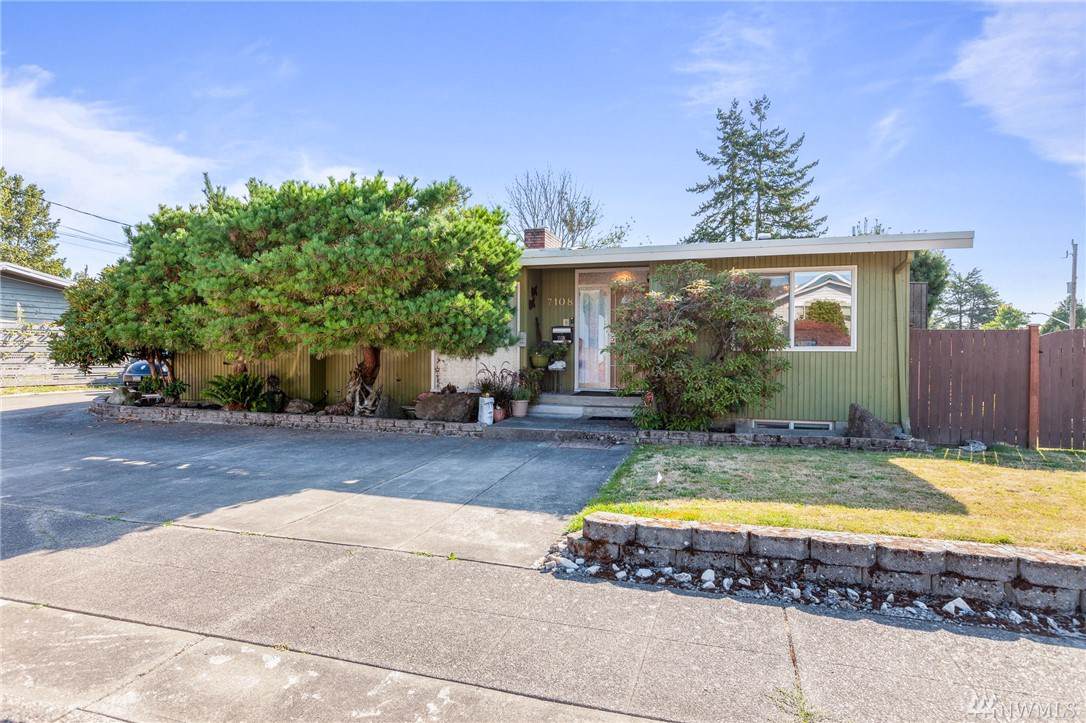 7108 46th Ave - Photo 1