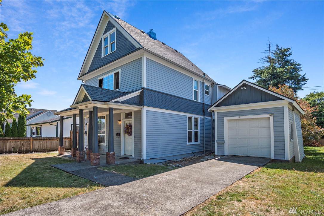 921 G St - Photo 1