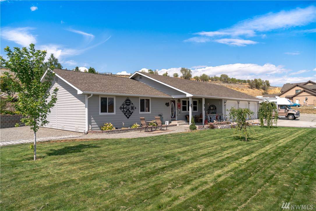1095 Mansfield Dr - Photo 1