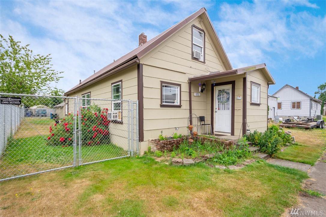 673 Middle St - Photo 1
