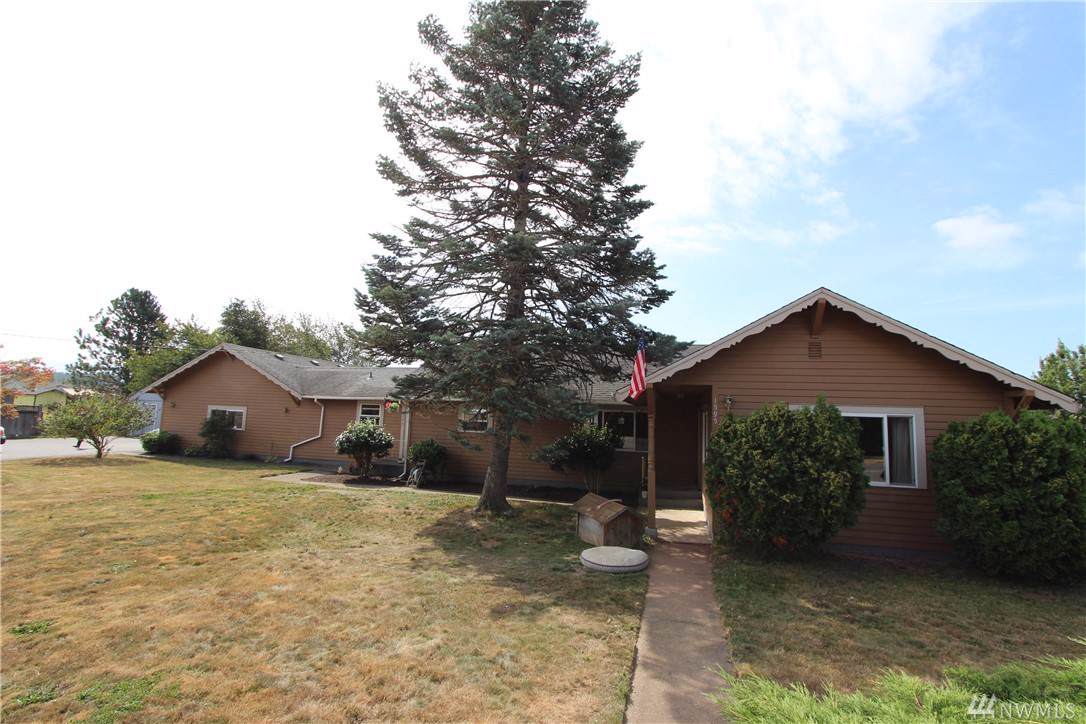 1595 Main St - Photo 1