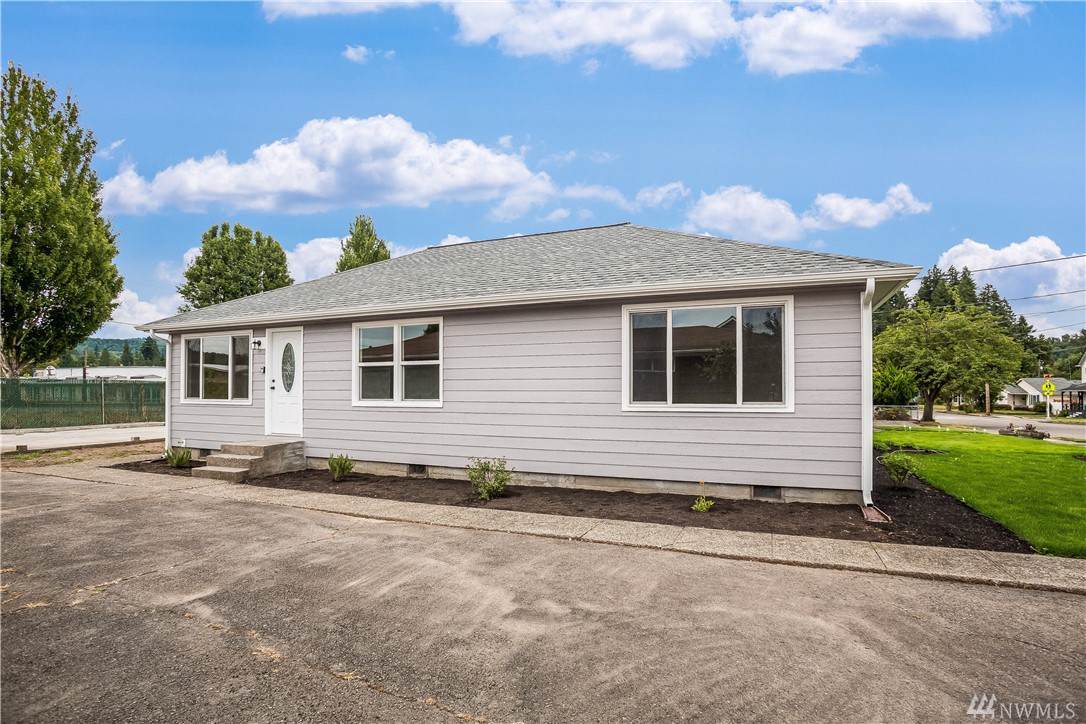 620 Front Ave - Photo 1