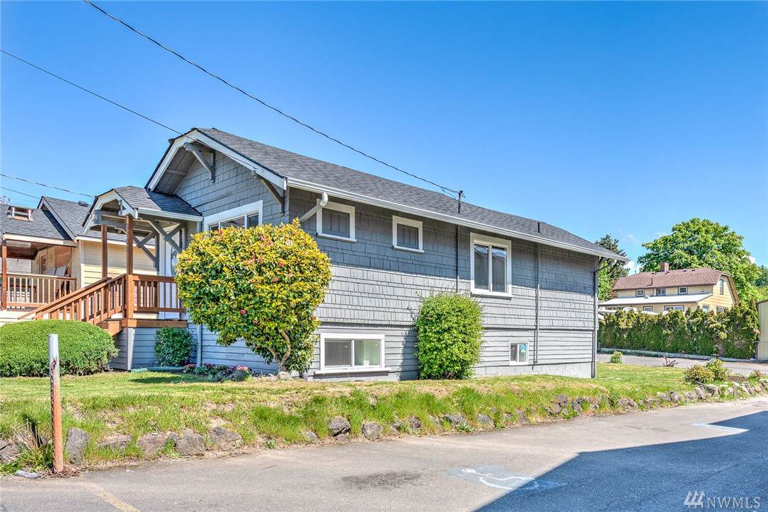 6208 44th Ave - Photo 1