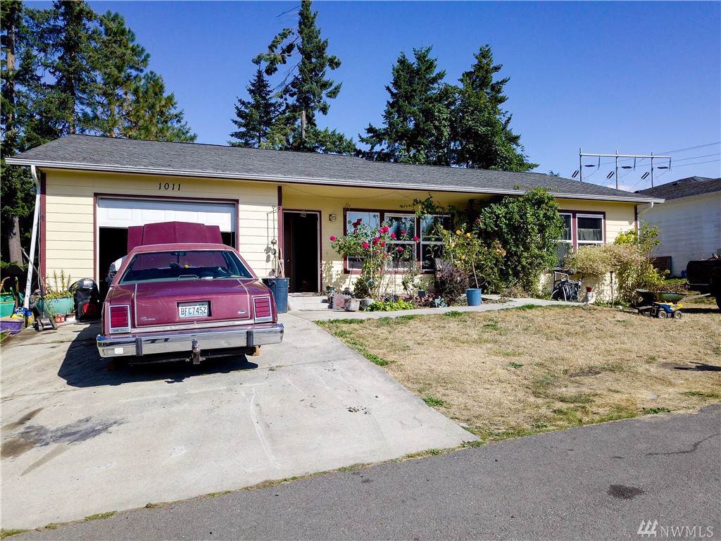 1011 Village Place - Photo 1