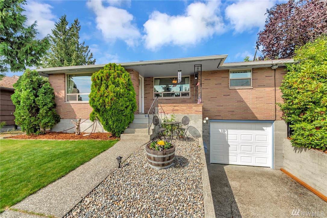 808 Shirley - Photo 1