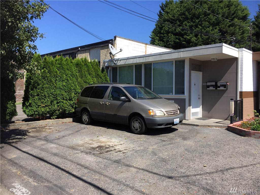 214 Park Ave - Photo 1