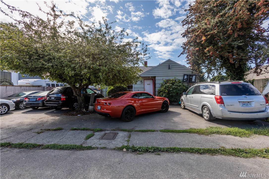 627 Bridges Ave - Photo 1