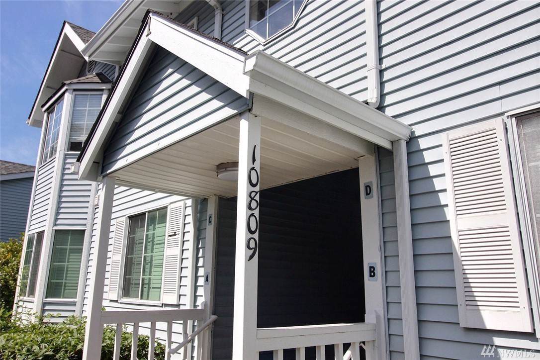 10809 172nd St - Photo 1