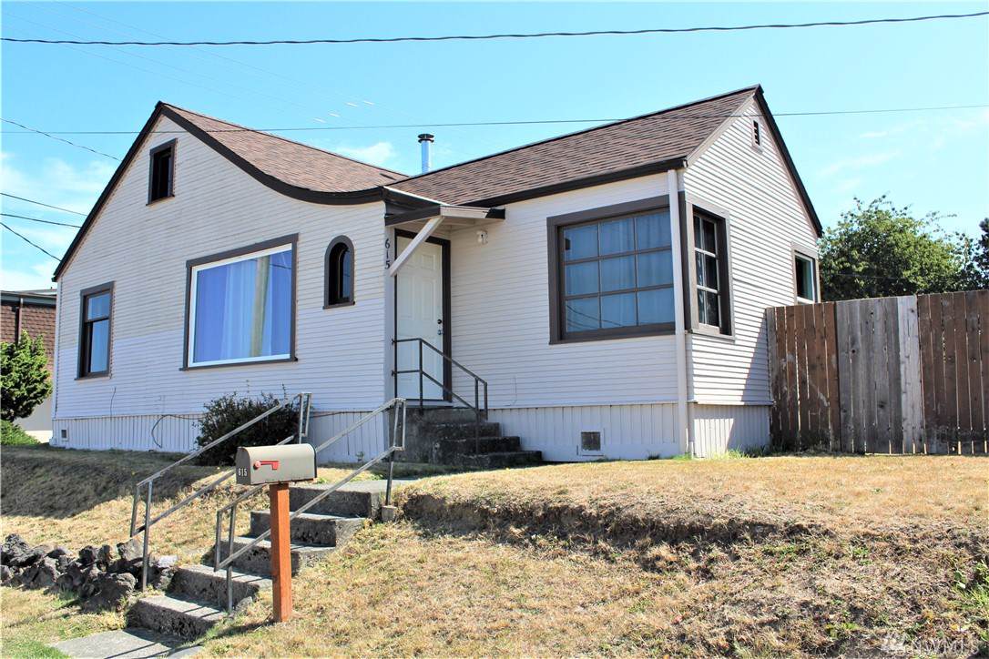 615 Chase St - Photo 1