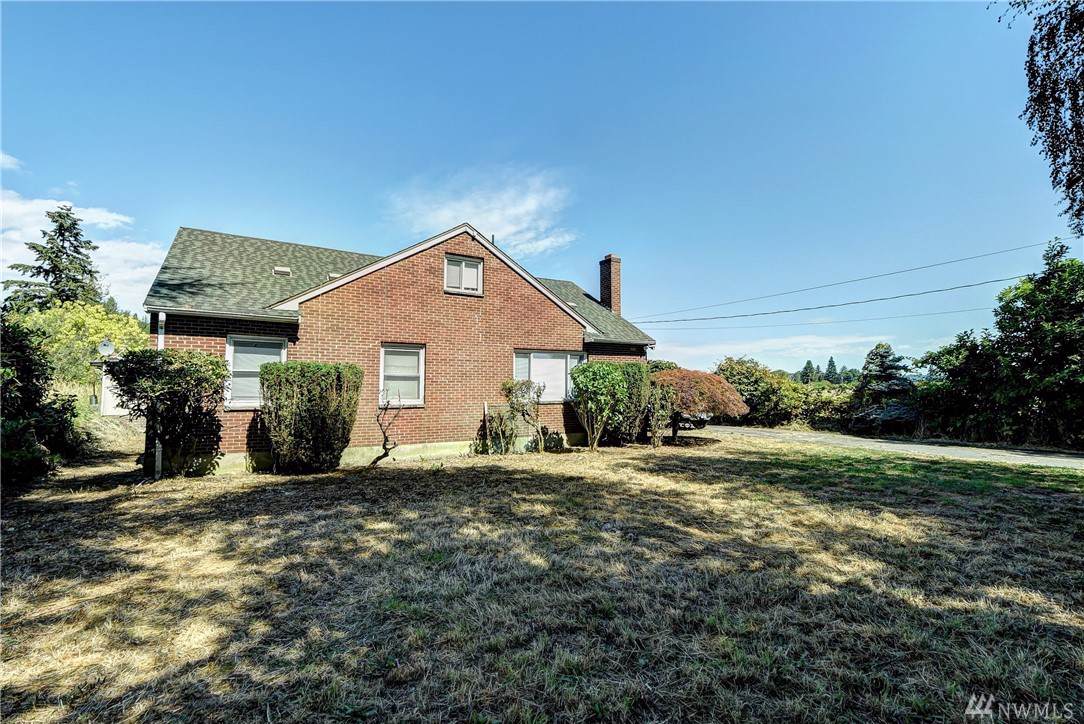 5721 52nd St - Photo 1