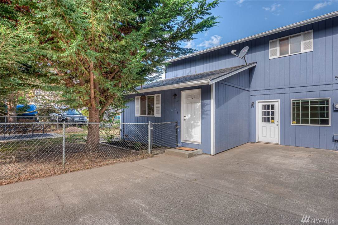 5924 Seahurst Ave - Photo 1