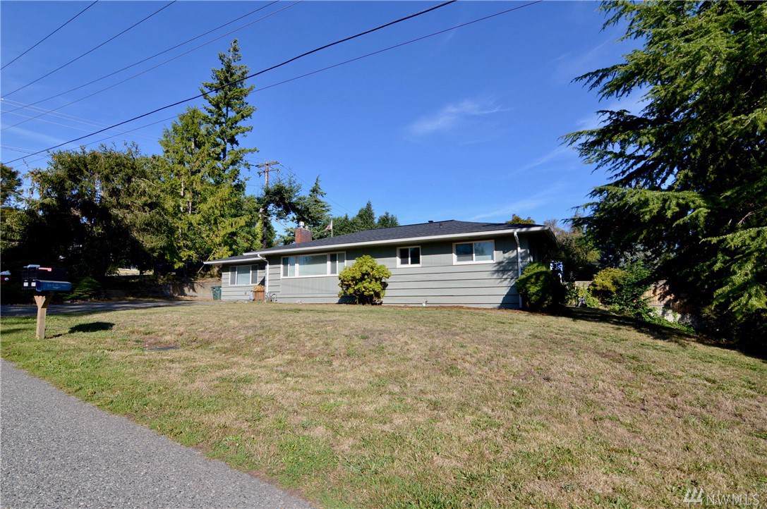 2920 Alderwood Ave - Photo 1