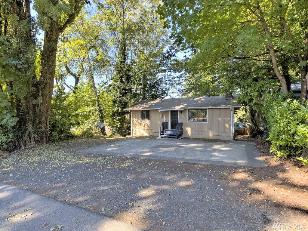 320 Chestnut St - Photo 1