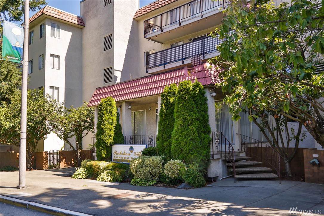 9030 Seward Park Ave - Photo 1