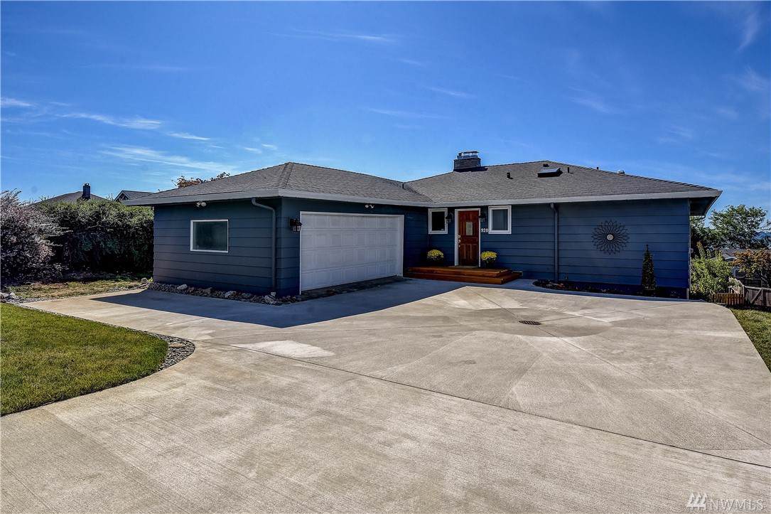 920 Mountain View Ave - Photo 1