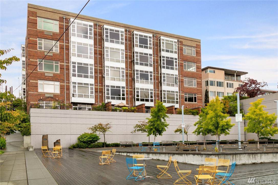 720 Queen Anne Ave - Photo 1