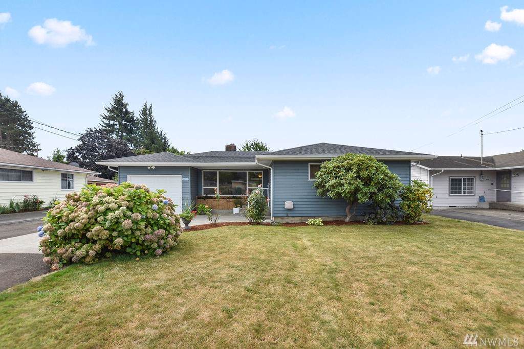 3411 Oak St - Photo 1