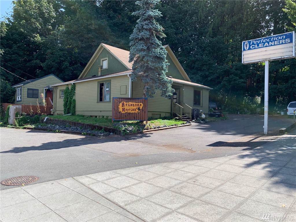 203 Olympic Ave - Photo 1