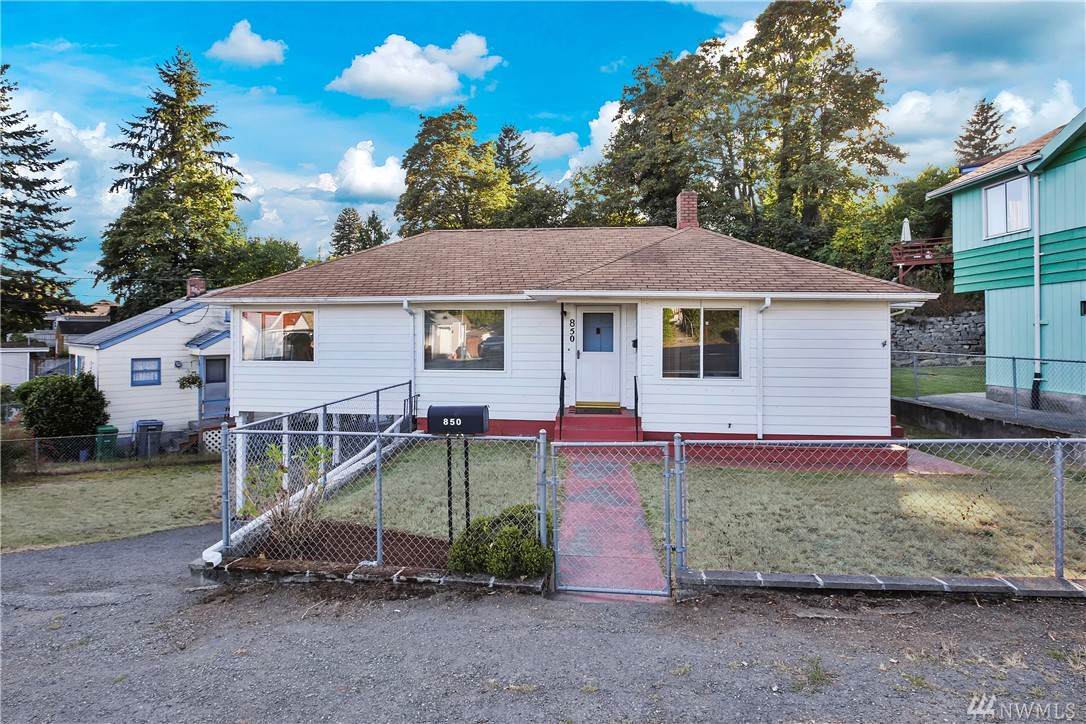 850 Summit Ave - Photo 1
