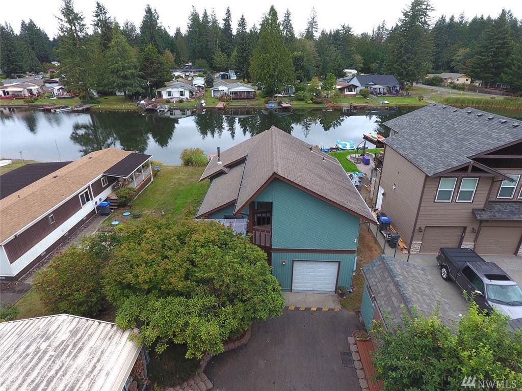 1070 Crescent Dr - Photo 1