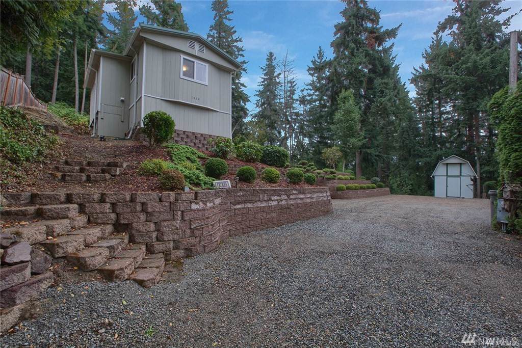 1412 209th Ave - Photo 1