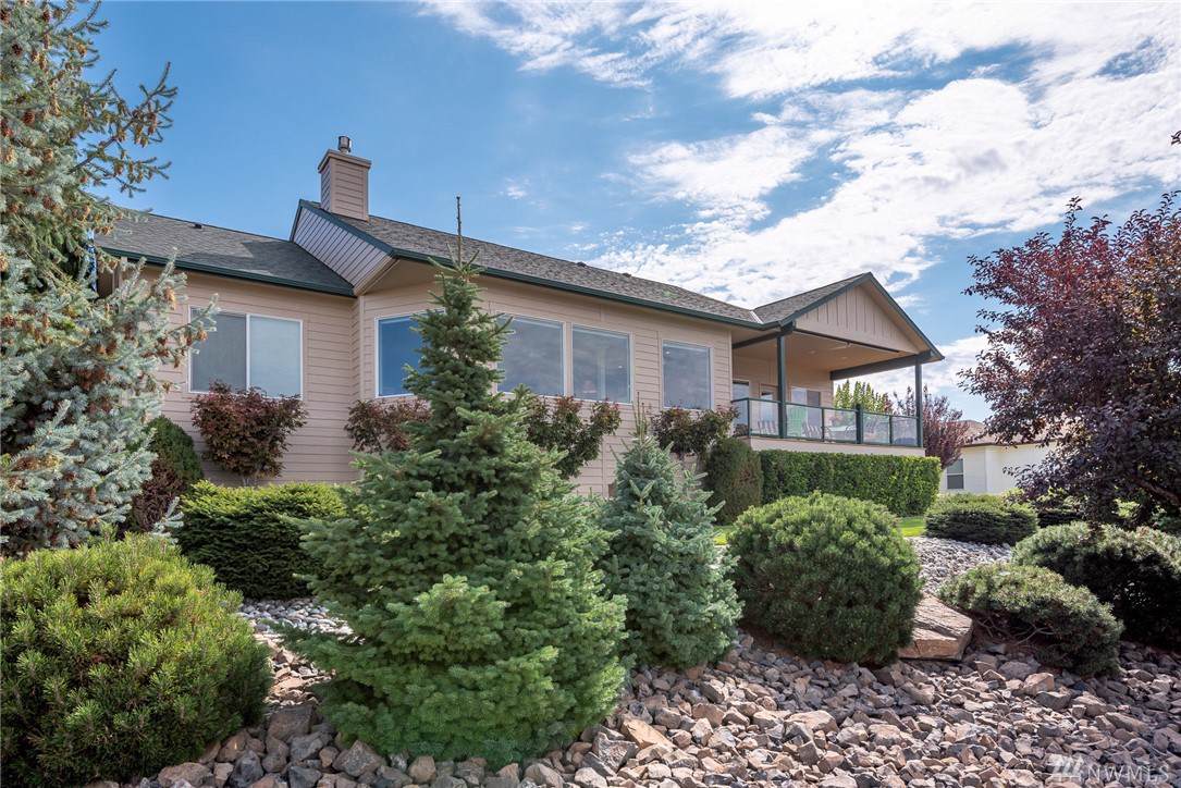 1549 N. Grover Ave - Photo 1