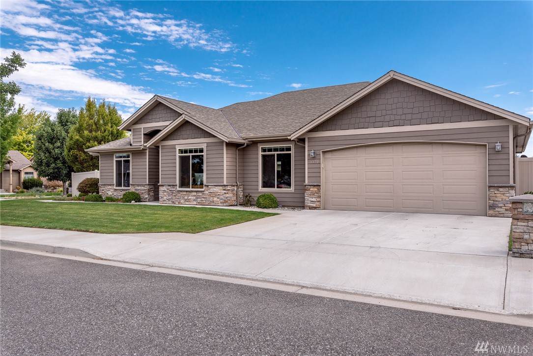 1372 Boulder Loop - Photo 1