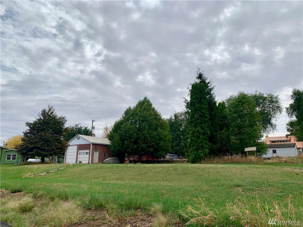 415 Maple St - Photo 1