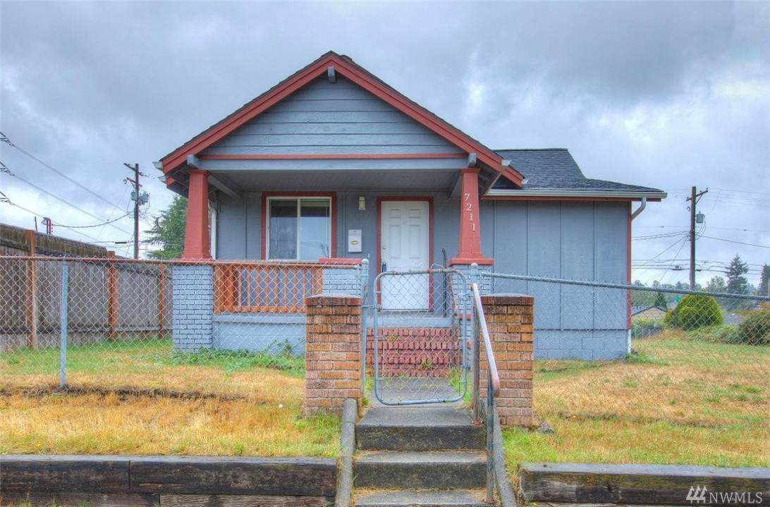 7211 Oakes St - Photo 1