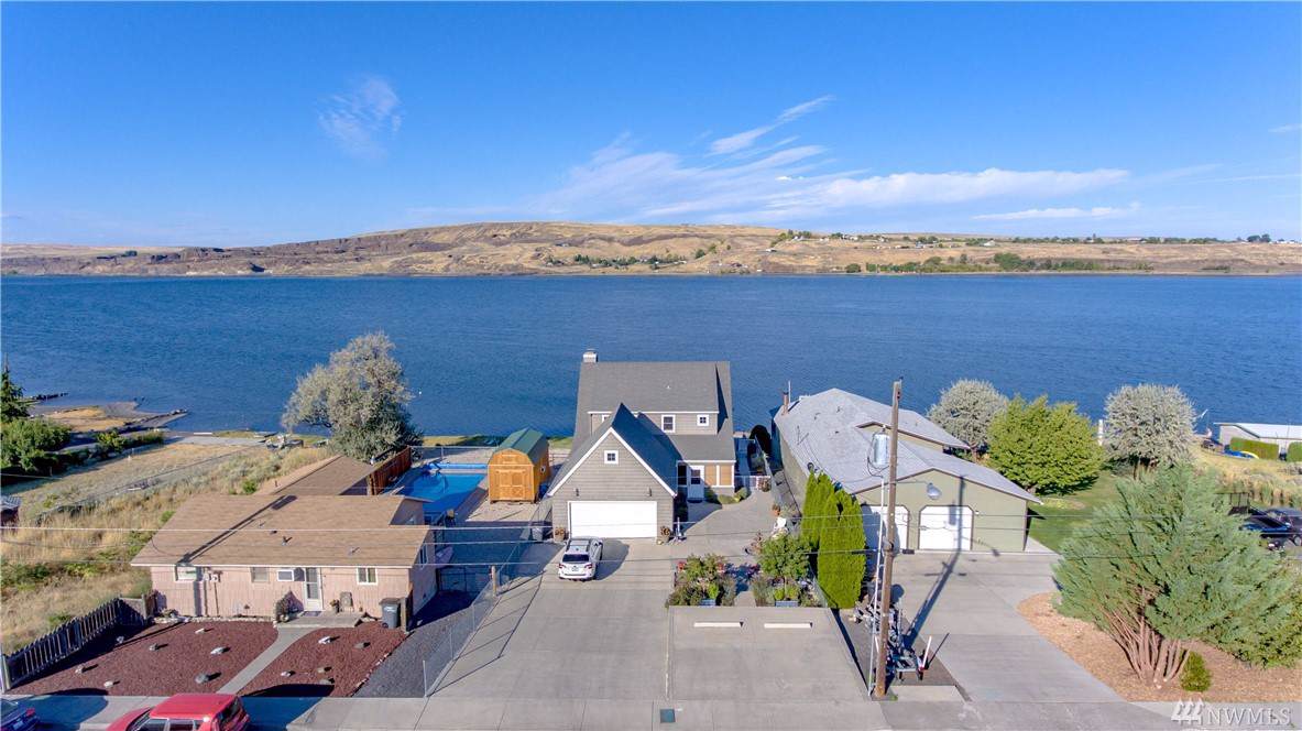 414 Lakeshore Dr - Photo 1