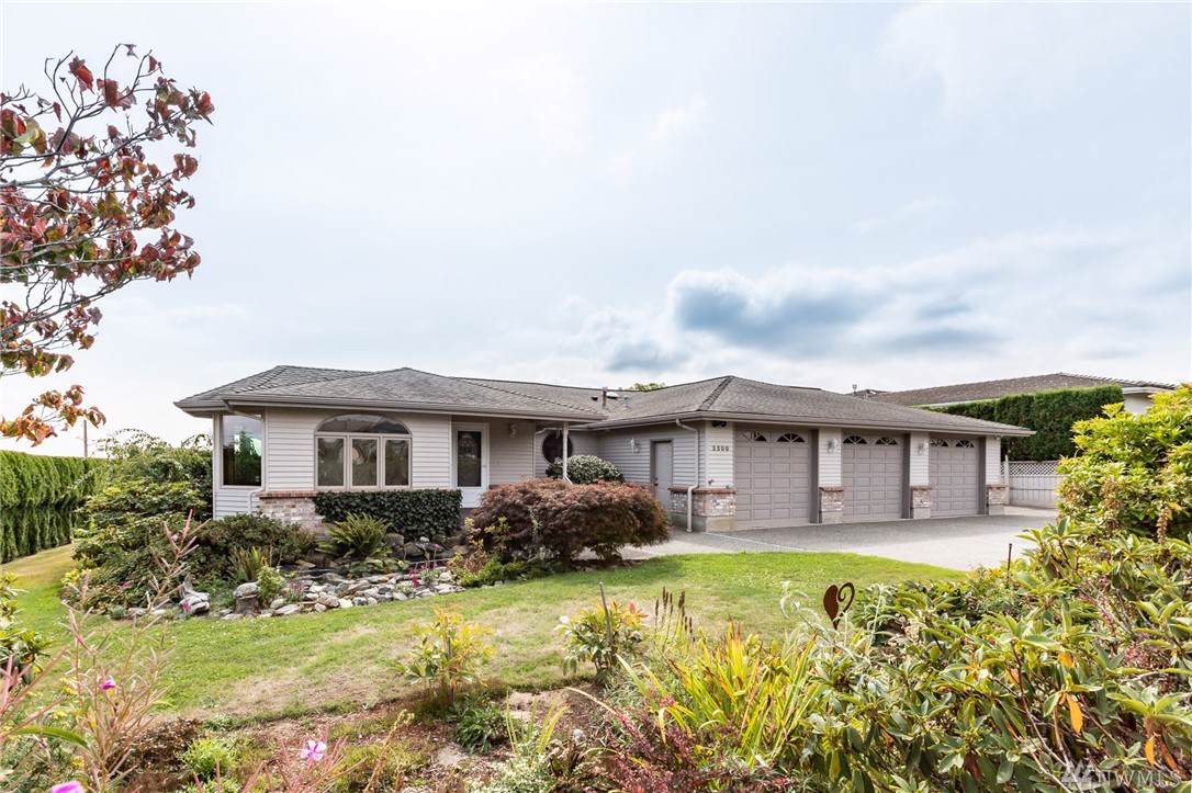 2500 Crescent St - Photo 1