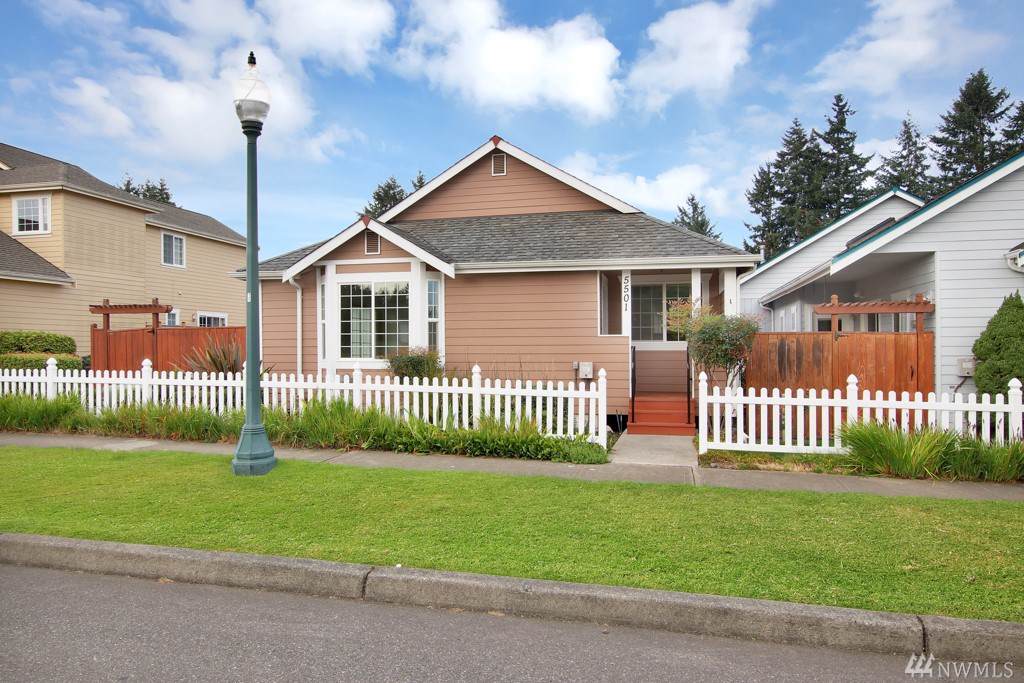 5501 Hamptons St - Photo 1