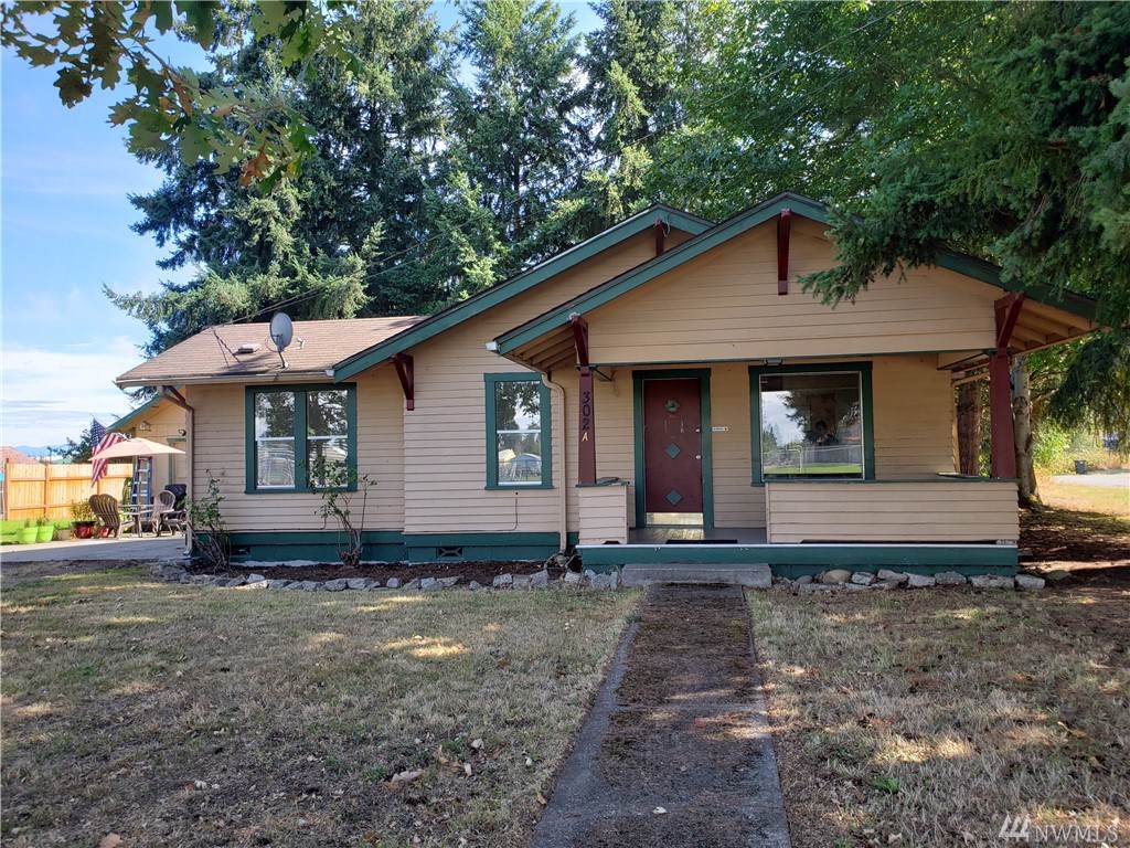 302 Edwards St - Photo 1