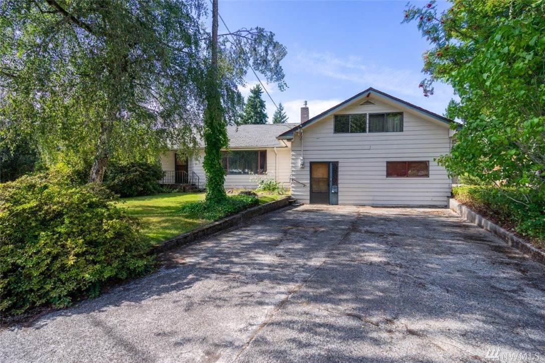 2130 Woodcrest Dr - Photo 1