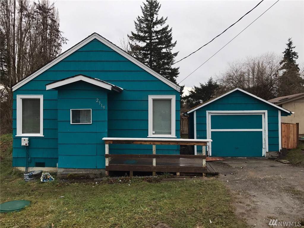 2319 Denny St - Photo 1