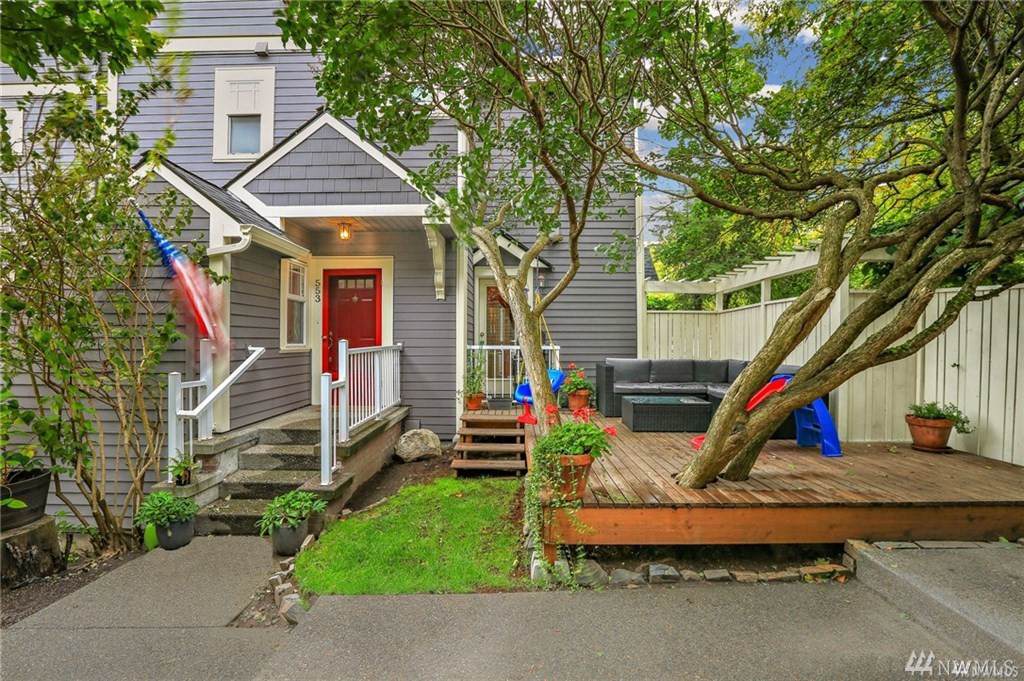 553 Ward St - Photo 1