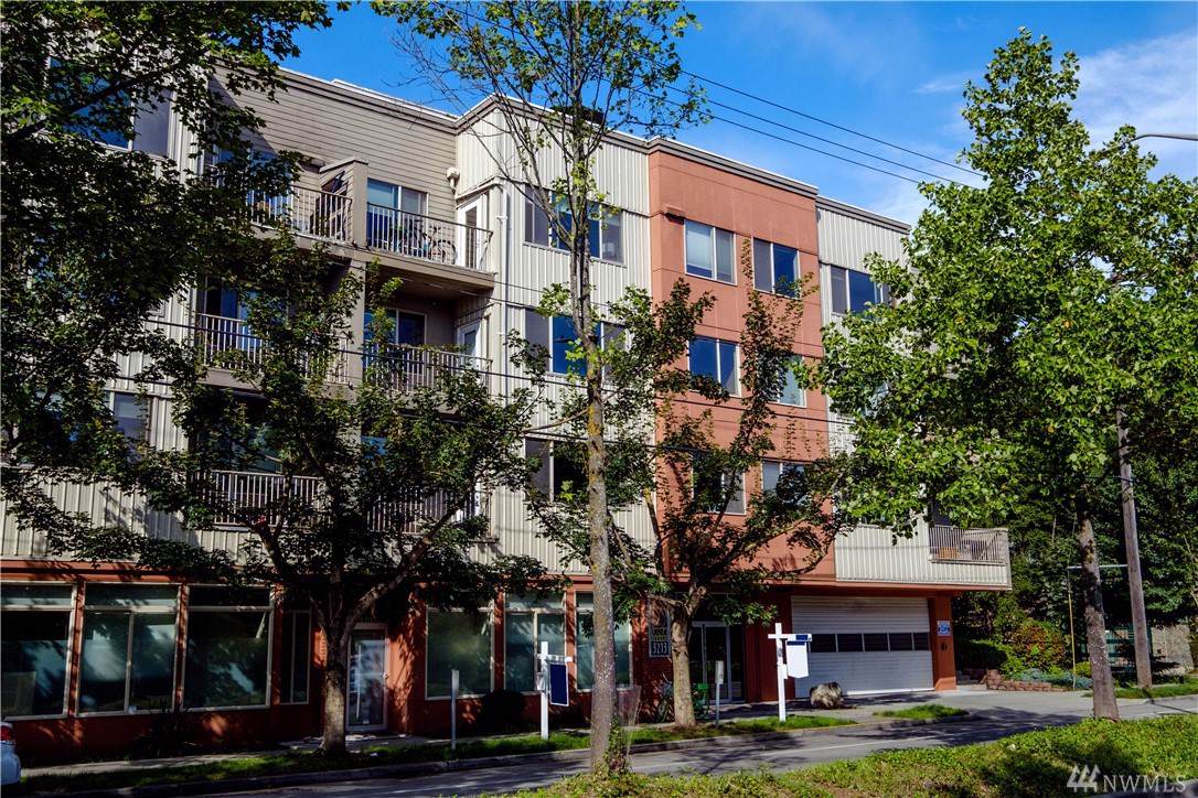 3213 Harbor Ave - Photo 1